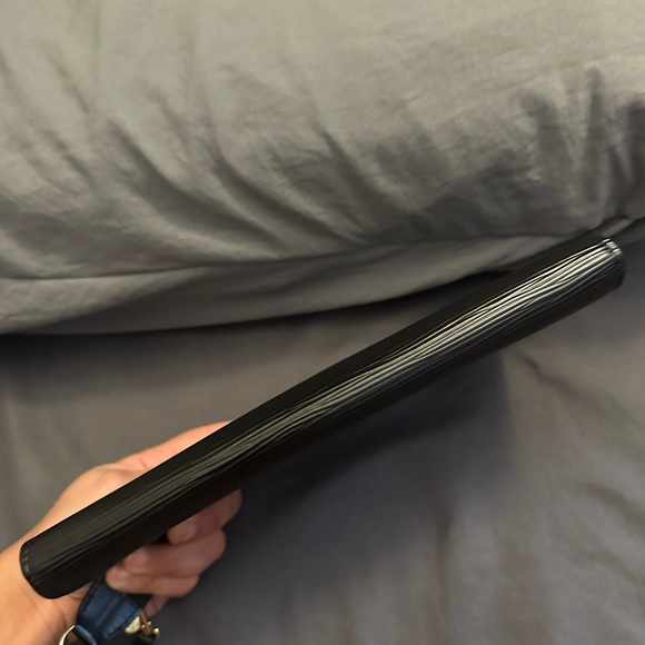 EUC LV Pochette accessories in black epi - Picture 8 of 10